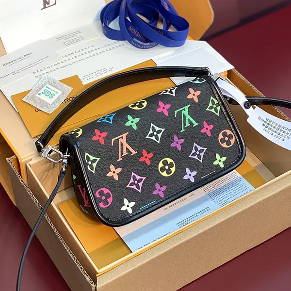 ギフトに最適 ルイヴィトン 村上隆 コラボ 偽物 Nano Diane vux92653