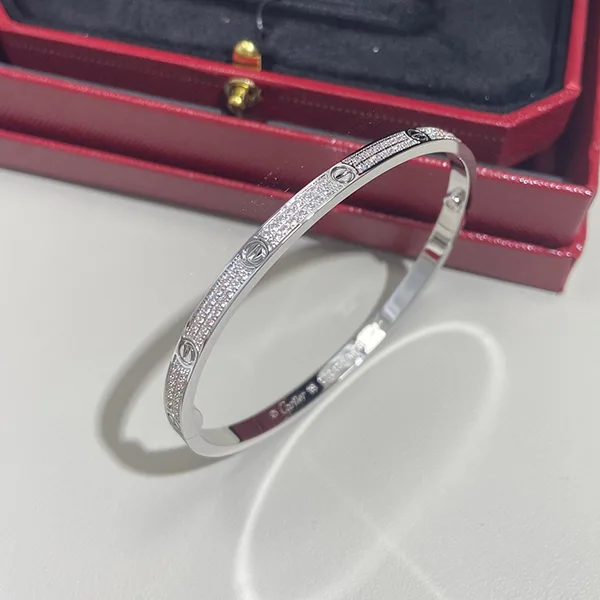 カルティエ LOVE ホワイトゴールド ダイヤモンド ブレスレット コピー パヴェ kat83105