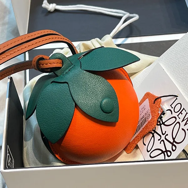 ロエベ バッグチャーム AirPods Pro ケース lov64473
