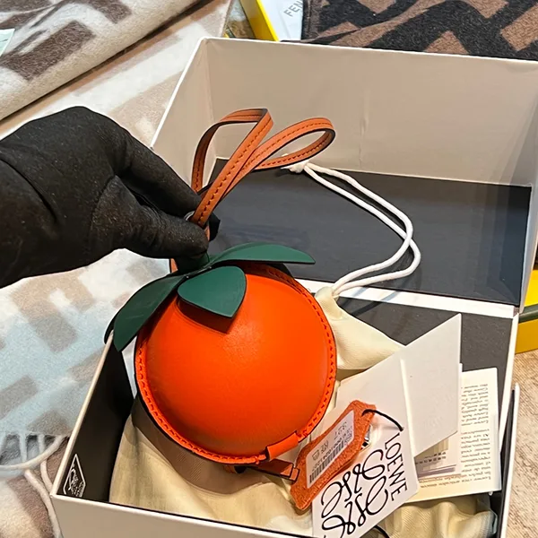 ロエベ バッグチャーム AirPods Pro ケース lov64473