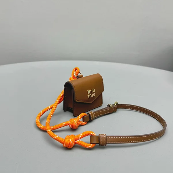 【お洒落☆シンプル】ミュウミュウ ミニポーチ コード チャーム 5TL51