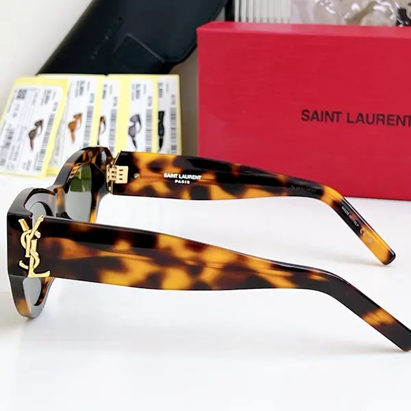 大人気!サンローラン SL M94 キャットアイ サングラス Sat84424