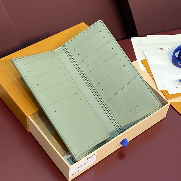 セール新作ルイヴィトン ポルトフォイユ・ブラザ 長財布 コピー vuy26822