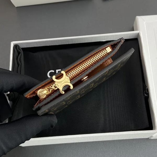 ☆超人気☆セリーヌ フェイク コンパクトウォレット トリオンフ チャーム付 2色 Cer15540
