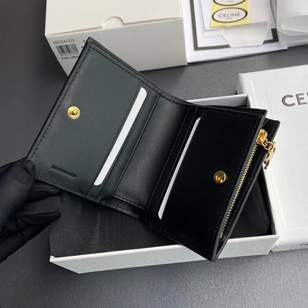 セリーヌ コンパクトウォレット トリオンフ コピー商品 Cep31732