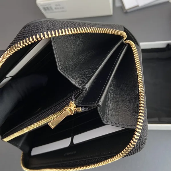 激安価格!セリーヌ 長財布 ラウンドジップ キュイル トリオンフ n級品 Ceu97156
