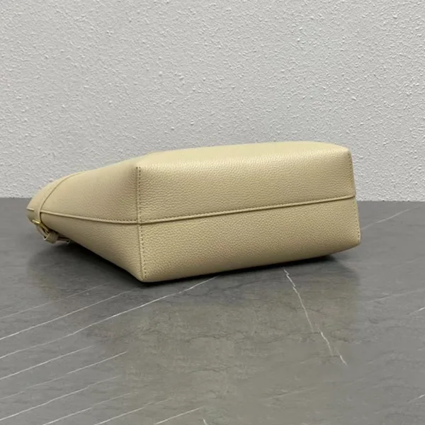 送料込セリーヌ スモール カバ アナイス キュイル トリオンフ Ceo69464