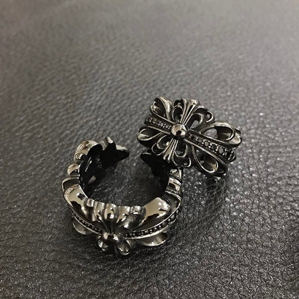 クロムハーツ コピー ダブルフローラルクロス アフターPAVEダイヤ シルバーリング Kuq26293