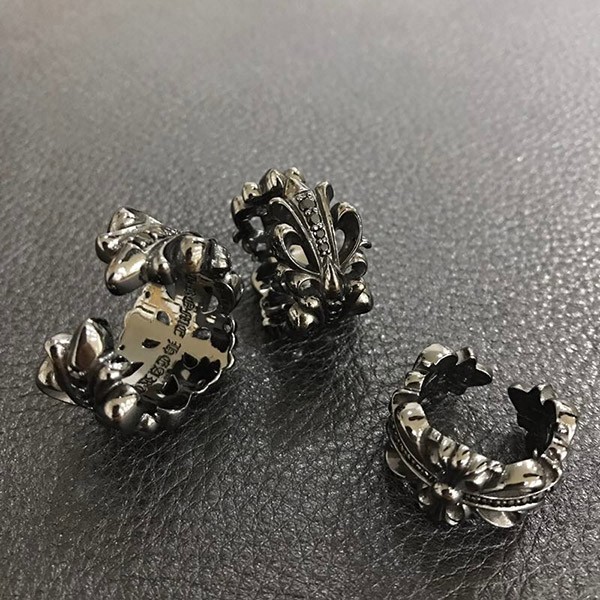 クロムハーツ コピー ダブルフローラルクロス アフターPAVEダイヤ シルバーリング Kuq26293