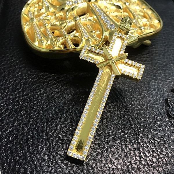 すぐ届 クロムハーツ 偽物 22K スモールメイプルソープクロス ゴールド ネックレス Kuu81091