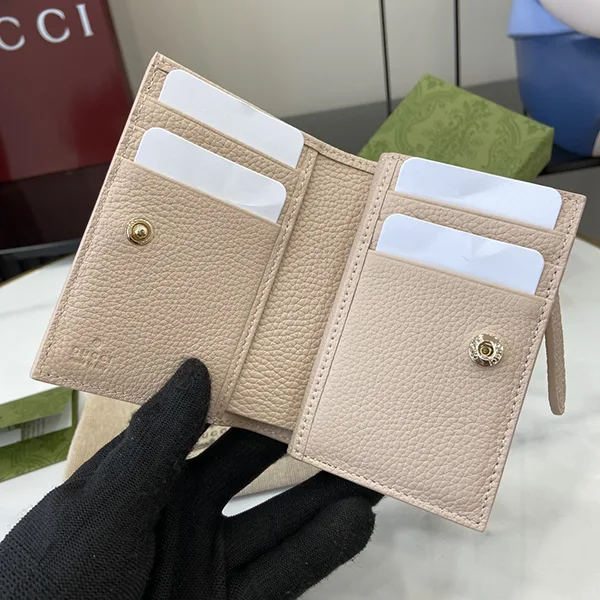 25絶対欲しい!グッチ GGエンブレム ウォレット 偽物 815874