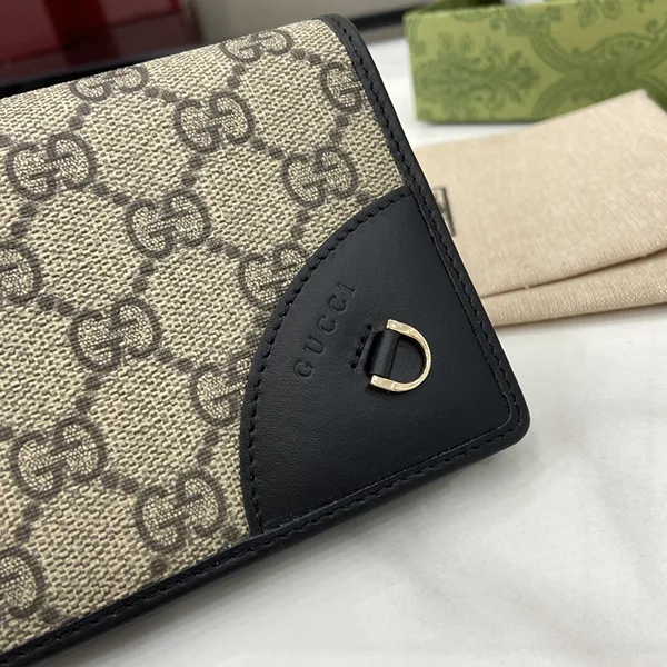 グッチ GGエンブレム コンチネンタルウォレット 偽物 820688FAD6L