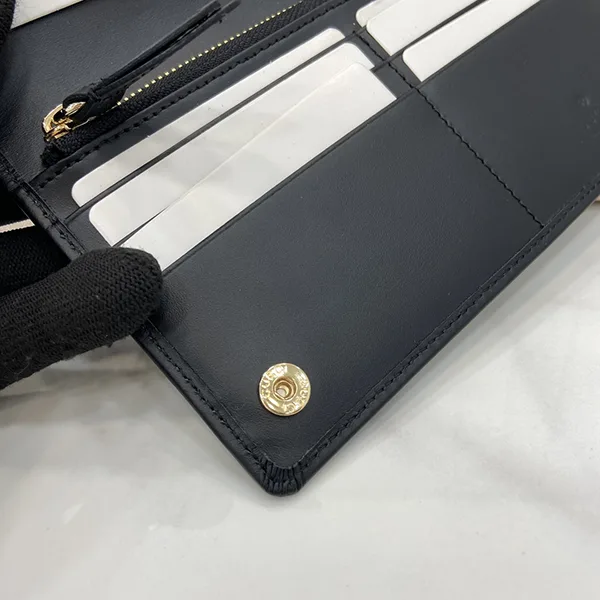 グッチ GGエンブレム コンチネンタルウォレット 偽物 820688FAD6L