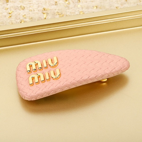TWICE サナさん着用♥ミュウミュウ ロゴ入り ヘアクリップ コピー myr31395