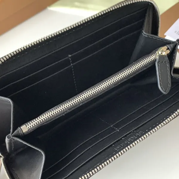バーバリー 長財布 偽物 ラウンドジップウォレット Bal67766