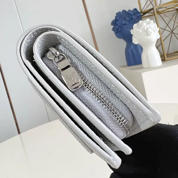 n級 おすすめ ルイヴィトン ポルトフォイユ・クレア 二つ折り財布 コピー vui70845