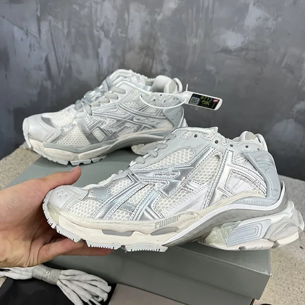 【バレンシアガ】RUNNER スニーカー コピー メッシュ&ナイロン 677402W3RB