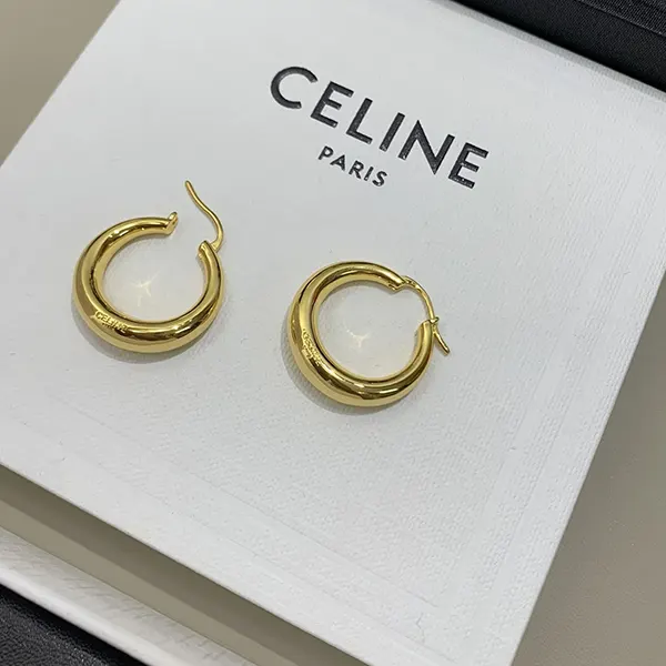 激安価格!セリーヌ トリオンフ ボールドフープ ピアス Ceb10621