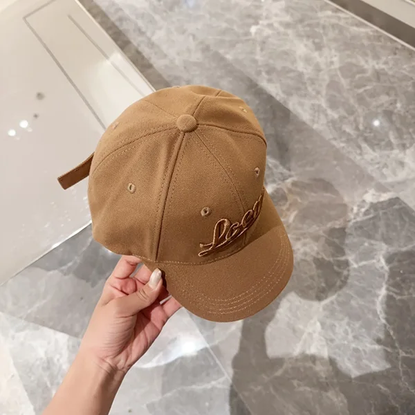 さらなる高みへ【ロエベ】刺しゅうロゴ入り キャップ パロディ lov19881