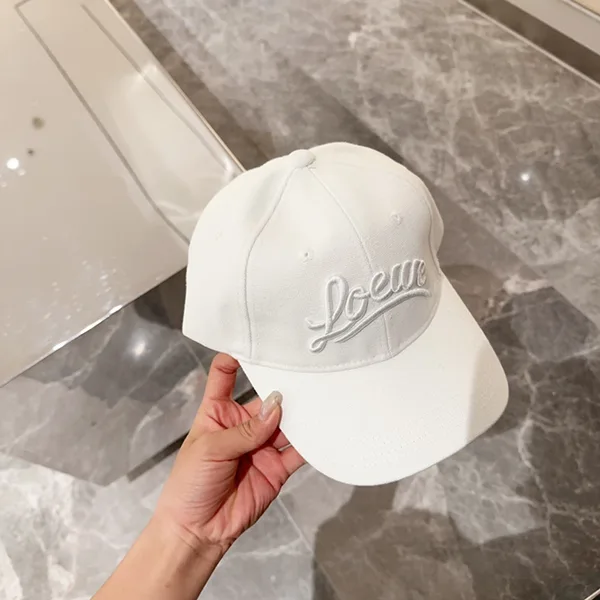 さらなる高みへ【ロエベ】刺しゅうロゴ入り キャップ 偽物 lou63030