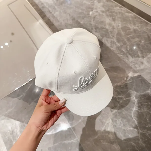 さらなる高みへ【ロエベ】刺しゅうロゴ入り キャップ 偽物 lou63030