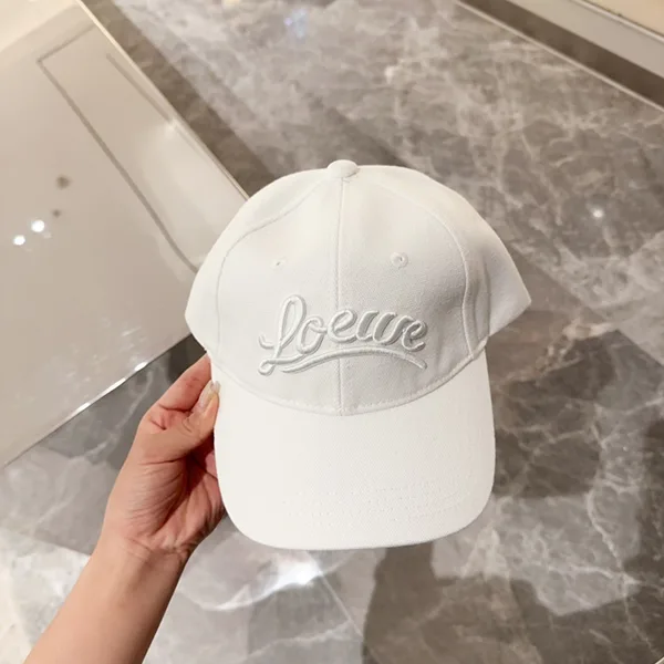 さらなる高みへ【ロエベ】刺しゅうロゴ入り キャップ 偽物 lou63030