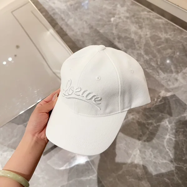 さらなる高みへ【ロエベ】刺しゅうロゴ入り キャップ 偽物 lou63030