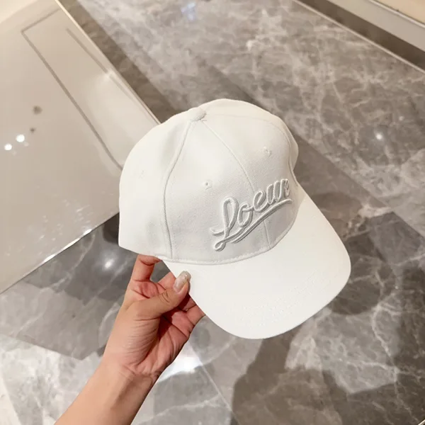 さらなる高みへ【ロエベ】刺しゅうロゴ入り キャップ 偽物 lou63030
