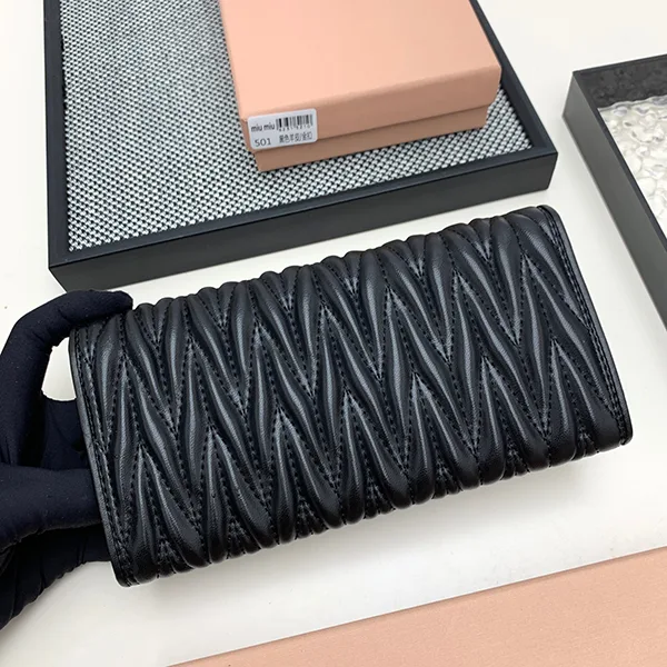 ☆超人気☆ミュウミュウ コピー商品 レザー財布 長財布 マテラッセ myx27709