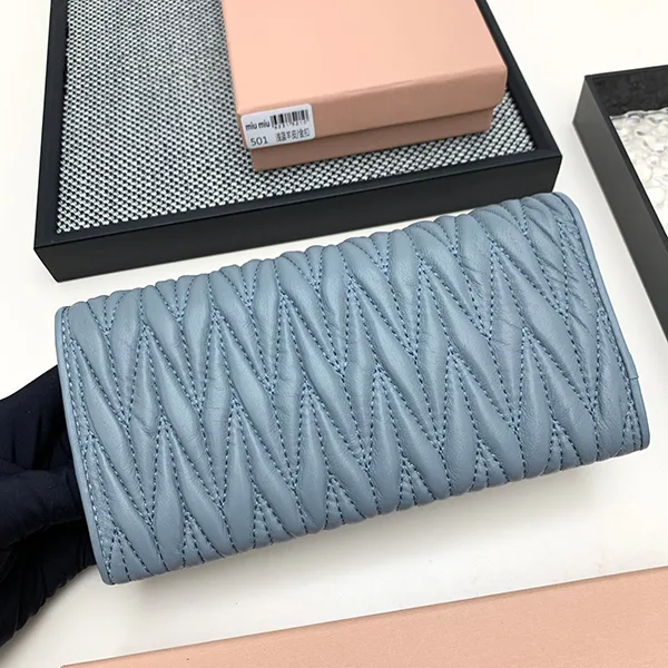 ミュウミュウ レザー財布 長財布 マテラッセ レプリカ myo32629