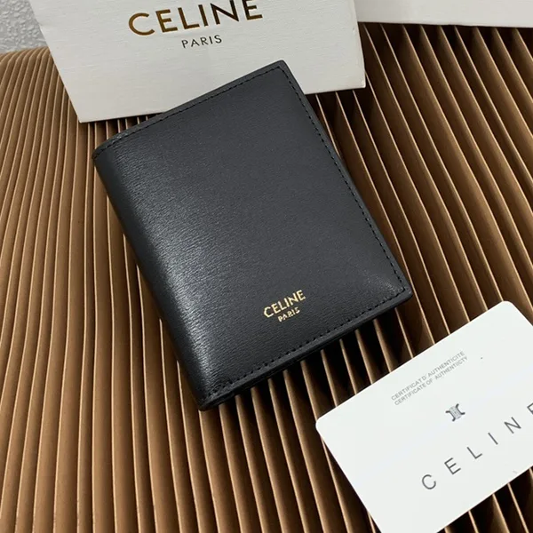 お洒落セリーヌ 贋物 コンパクトウォレット チャーム 財布 2色 Ceb77908