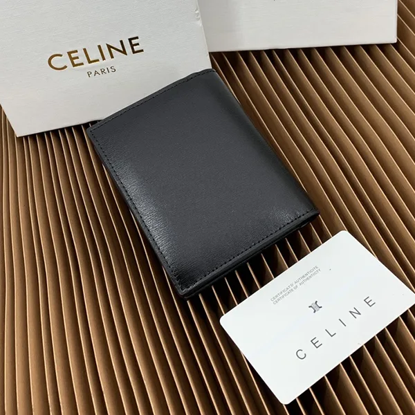 お洒落セリーヌ 贋物 コンパクトウォレット チャーム 財布 2色 Ceb77908