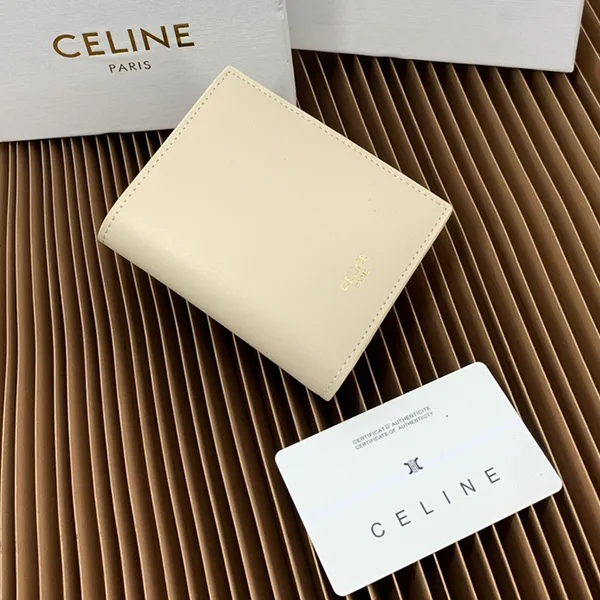 お洒落セリーヌ 贋物 コンパクトウォレット チャーム 財布 2色 Ceb77908