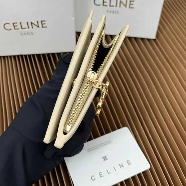 お洒落セリーヌ 贋物 コンパクトウォレット チャーム 財布 2色 Ceb77908
