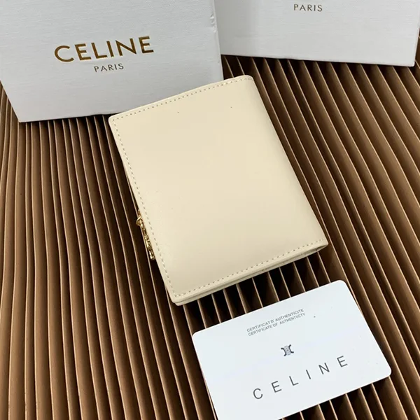 お洒落セリーヌ 贋物 コンパクトウォレット チャーム 財布 2色 Ceb77908