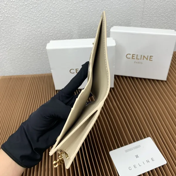 お洒落セリーヌ 贋物 コンパクトウォレット チャーム 財布 2色 Ceb77908