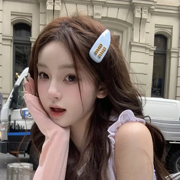 確保済みミュウミュウ レプリカTWICE サナ着用♡パテントレザークラスプ 2色 myy37528