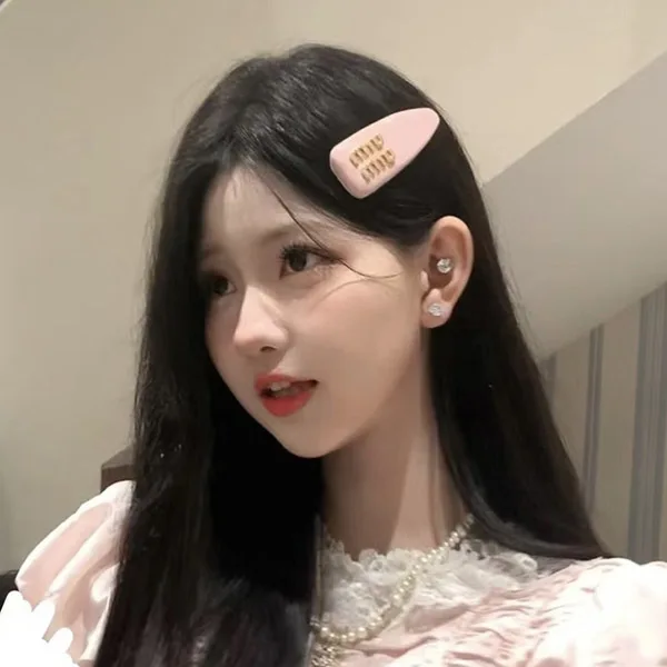 確保済みミュウミュウ レプリカTWICE サナ着用♡パテントレザークラスプ 2色 myy37528