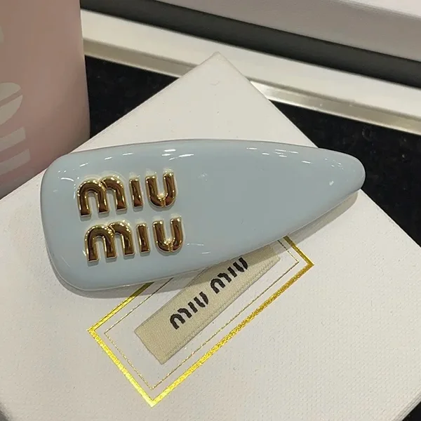 確保済みミュウミュウ レプリカTWICE サナ着用♡パテントレザークラスプ 2色 myy37528
