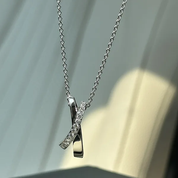確保済みグラフ コピー商品 キス ダイヤモンド ペンダント guh35304