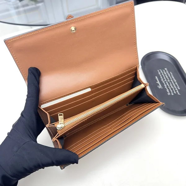 セリーヌ コピー商品 ラージウォレット コンティ サプルカーフスキン Cea05459