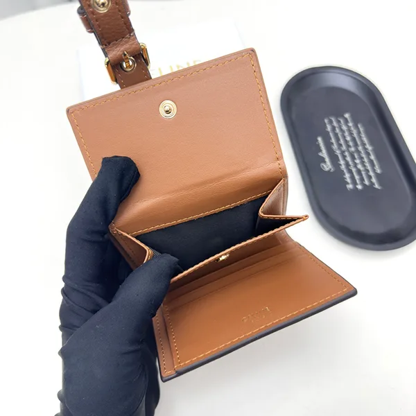 希少セリーヌ パロディ フラップベルトつき財布 コンティ Cee08419
