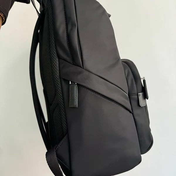 プラダ 洗練された ◆Re-Nylon サフィアーノレザー バックパック 2VZ104