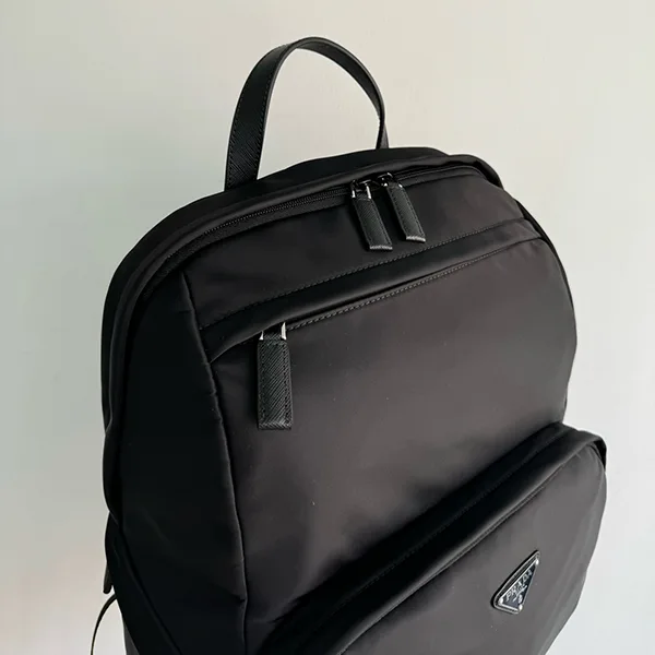 プラダ 洗練された ◆Re-Nylon サフィアーノレザー バックパック 2VZ104