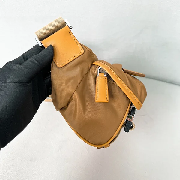 大人気 プラダ◆Re-Nylon レザー ショルダーバッグ クロスボディ 2VH171