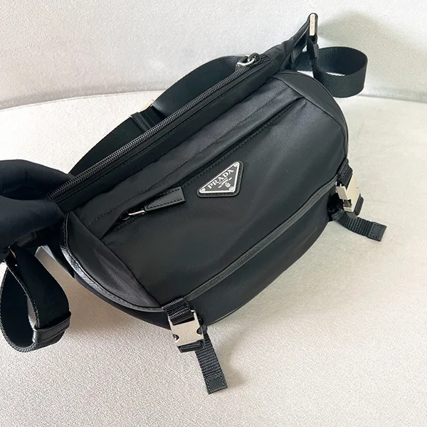 プラダ Re-Nylon レザー ショルダーバッグ クロスボディ 偽物 2VH17