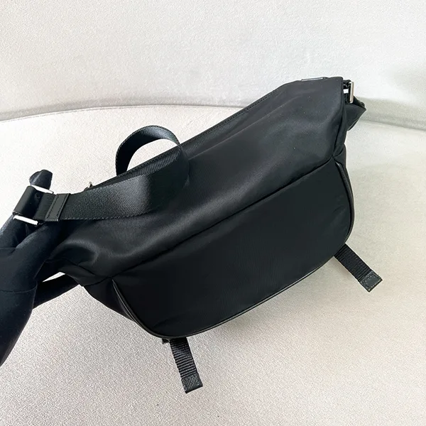 プラダ Re-Nylon レザー ショルダーバッグ クロスボディ 偽物 2VH17