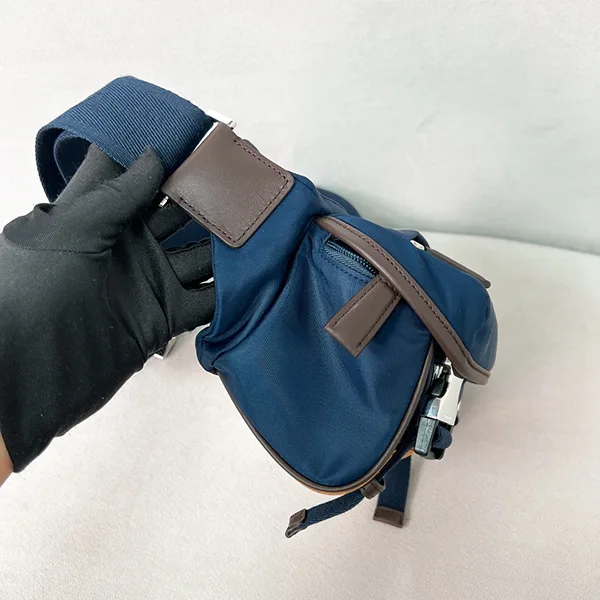 セレブ多数愛用 プラダ パチモン◆Re-Nylon レザー ショルダーバッグ クロスボディ 2VH1710