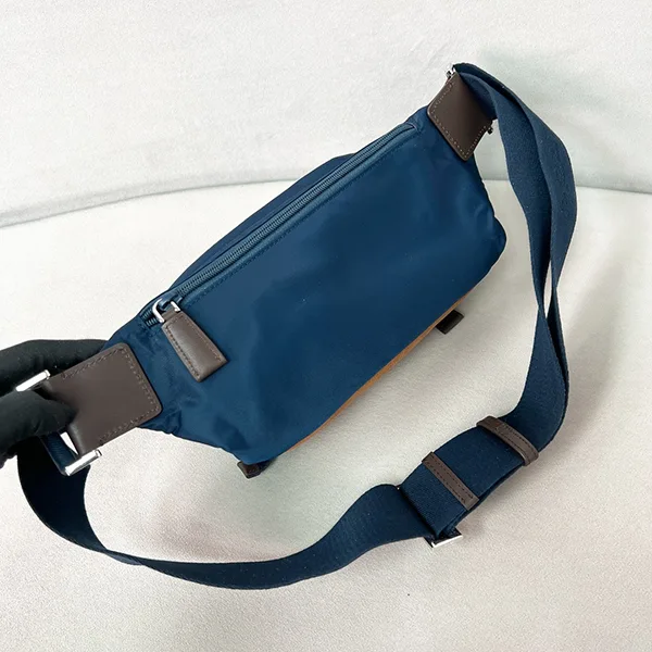セレブ多数愛用 プラダ パチモン◆Re-Nylon レザー ショルダーバッグ クロスボディ 2VH1710
