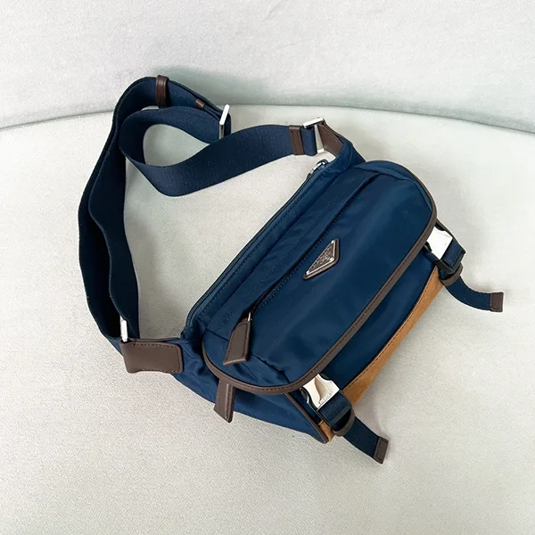 セレブ多数愛用 プラダ パチモン◆Re-Nylon レザー ショルダーバッグ クロスボディ 2VH1710